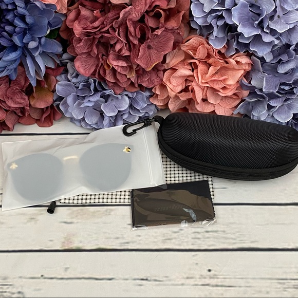 Vintage Black Gradient Sunglasses with Gold Bee - Picture 15 of 16